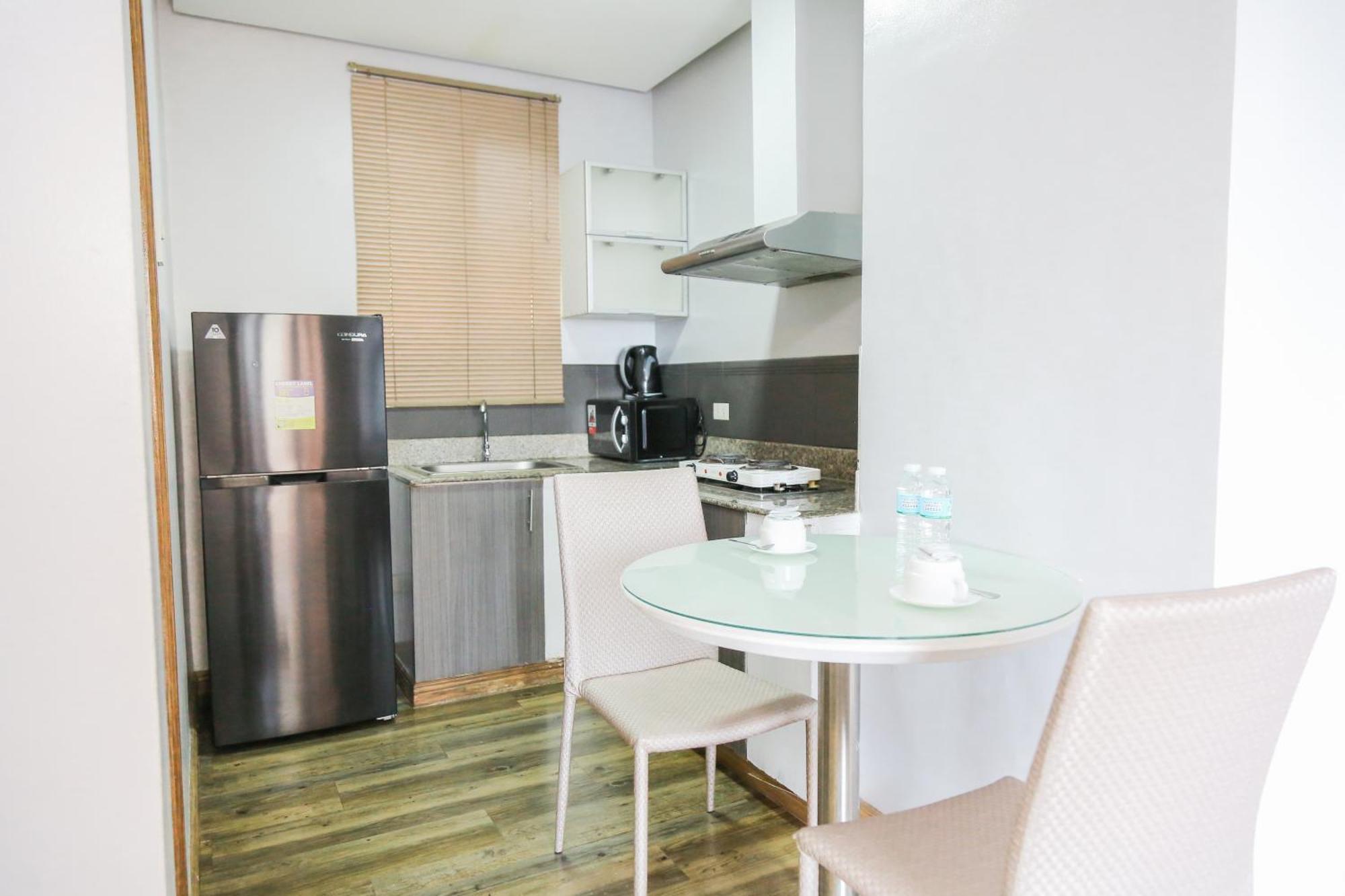 Pacific Bay Grand Suites Manila Bagian luar foto