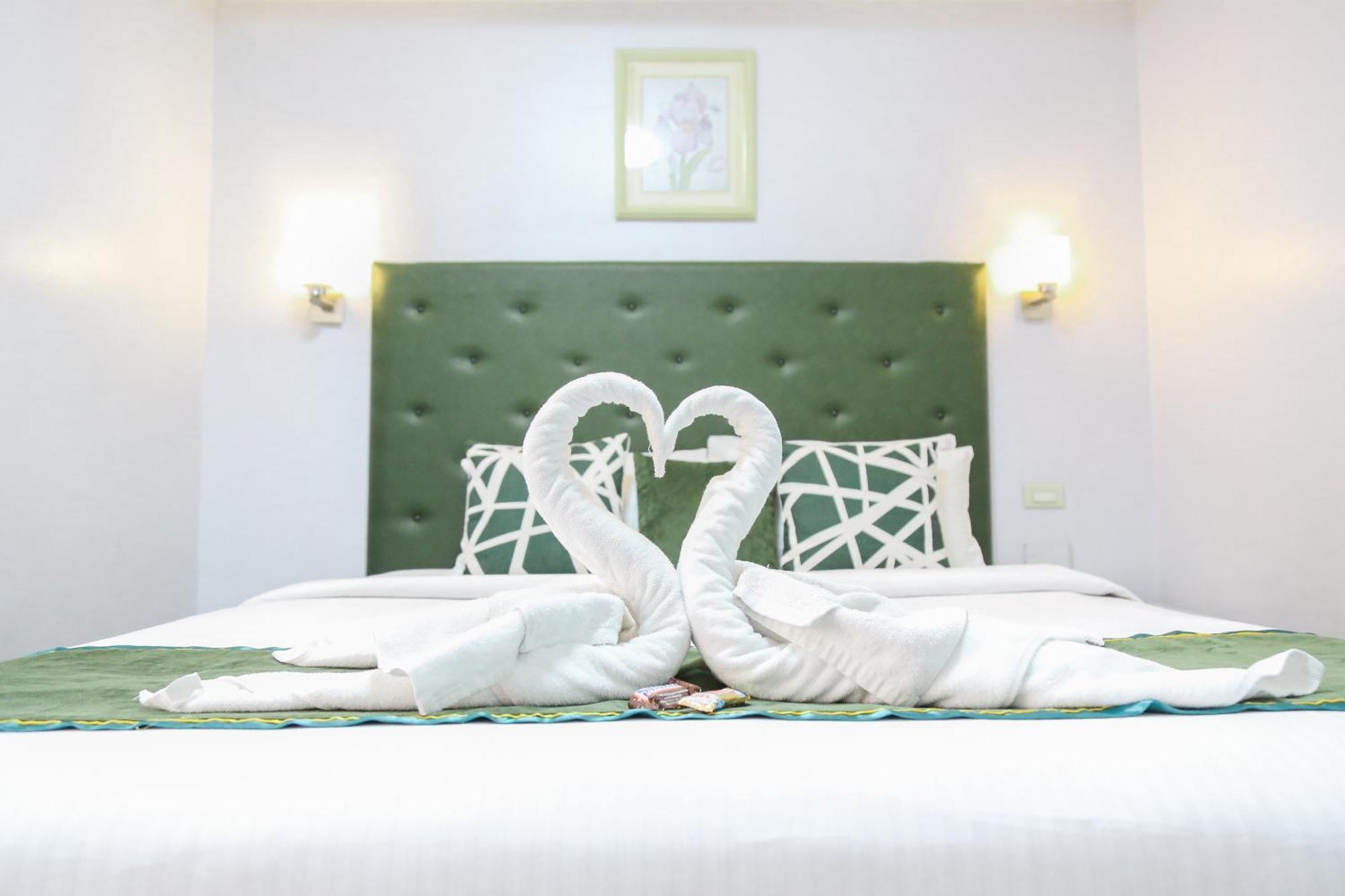 Pacific Bay Grand Suites Manila Bagian luar foto
