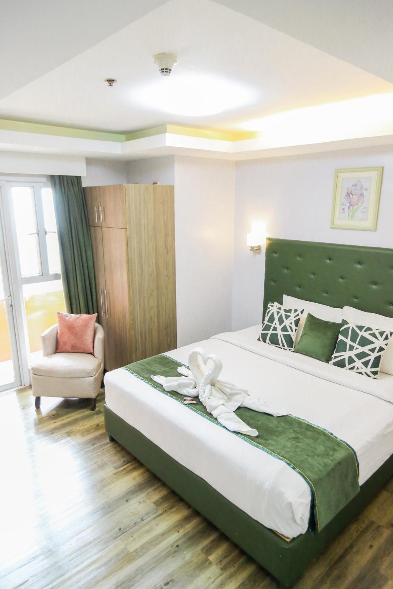 Pacific Bay Grand Suites Manila Bagian luar foto