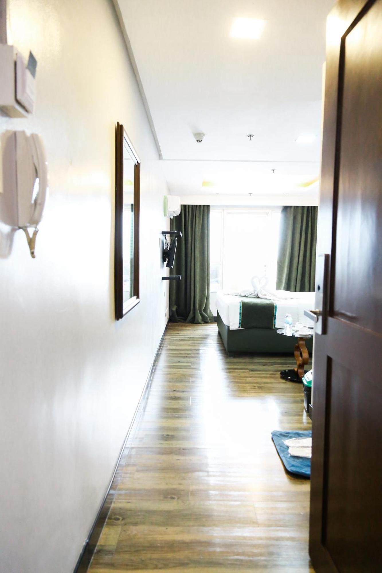 Pacific Bay Grand Suites Manila Bagian luar foto